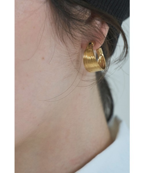 marjour（マージュール）の「SLIM LINE HOOP PIERCE（ピアス（両耳用）・レディース・ゴールド/シルバー・FREE）」の10枚目の写真