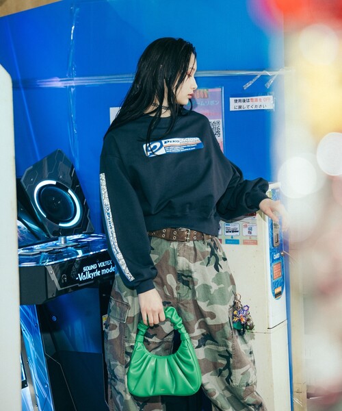 FREAK'S STORE(フリークスストア)の「PIKO × FREAK'S STORE/ピコ 別注 スクエアロゴ クルーネックスウェット(スウェット・レディース・チャコール/ナチュラル/レッド・フリ-)」の15枚目の写真