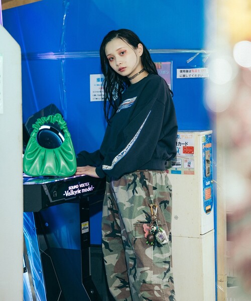 FREAK'S STORE(フリークスストア)の「PIKO × FREAK'S STORE/ピコ 別注 スクエアロゴ クルーネックスウェット(スウェット・レディース・チャコール/ナチュラル/レッド・フリ-)」の16枚目の写真