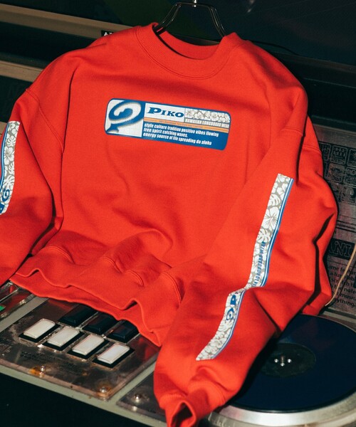 FREAK'S STORE(フリークスストア)の「PIKO × FREAK'S STORE/ピコ 別注 スクエアロゴ クルーネックスウェット(スウェット・レディース・チャコール/ナチュラル/レッド・フリ-)」の19枚目の写真