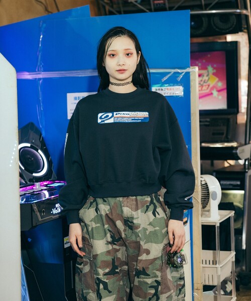 FREAK'S STORE(フリークスストア)の「PIKO × FREAK'S STORE/ピコ 別注 スクエアロゴ クルーネックスウェット(スウェット・レディース・チャコール/ナチュラル/レッド・フリ-)」の20枚目の写真