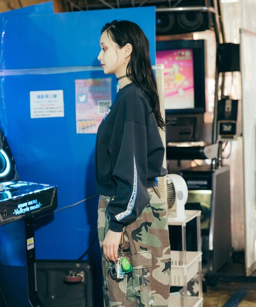 FREAK'S STORE(フリークスストア)の「PIKO × FREAK'S STORE/ピコ 別注 スクエアロゴ クルーネックスウェット(スウェット・レディース・チャコール/ナチュラル/レッド・フリ-)」の21枚目の写真