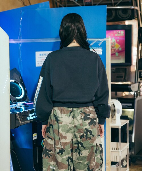 FREAK'S STORE(フリークスストア)の「PIKO × FREAK'S STORE/ピコ 別注 スクエアロゴ クルーネックスウェット(スウェット・レディース・チャコール/ナチュラル/レッド・フリ-)」の22枚目の写真
