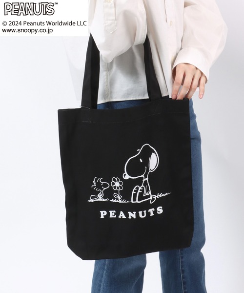 PEANUTS(ピーナッツ)の「PEANUTS(ピーナッツ)SNOOPYスヌーピーキャラクタープリント キャンバストートバッグ(トートバッグ・レディース・ブラック系2/ブラック系1/ブラック系3・FREE)」の2枚目の写真