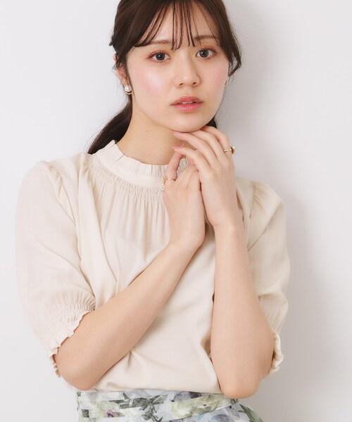 couture brooch（クチュールブローチ）の「【SS～LLサイズ・二の腕カバー・通勤】RTピケシャーリングブラウス（シャツ/ブラウス・レディース・アイボリー/ダークグレー/サンドベージュ・36/38/40/34/42）」の2枚目の写真