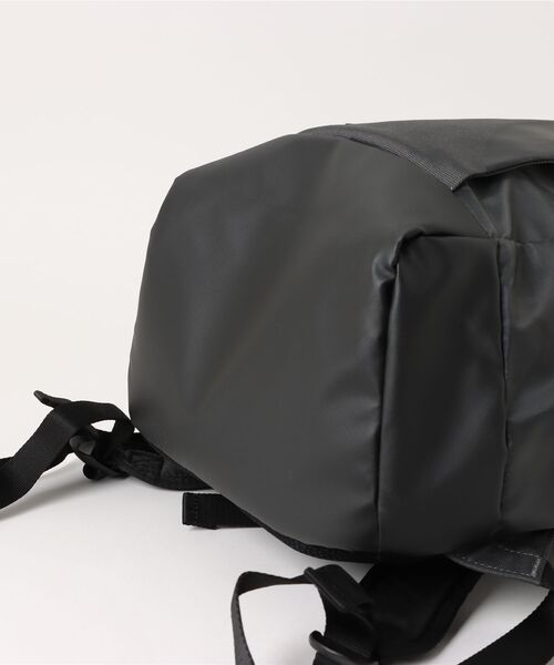 PUMA（プーマ）の「PUMA プーマ ユニセックス プーマ アルティモ ミディアム バックパック 30L（バックパック/リュック・メンズ・ブラック×ホワイト/ブラック系その他・フリー）」の3枚目の写真