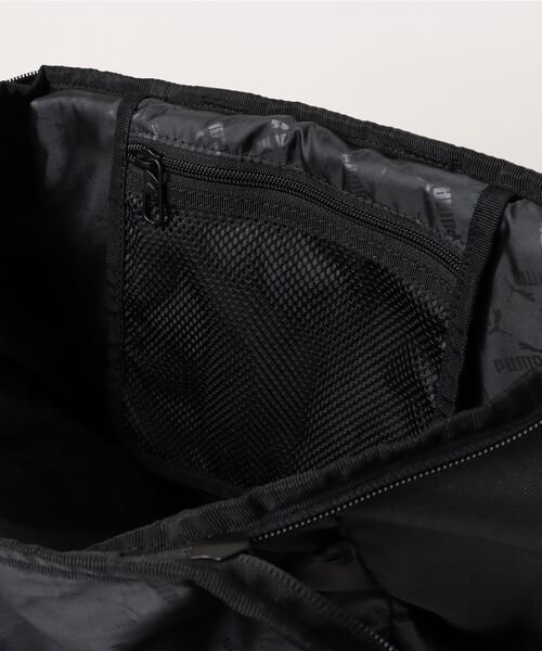 PUMA（プーマ）の「PUMA プーマ ユニセックス プーマ アルティモ ミディアム バックパック 30L（バックパック/リュック・メンズ・ブラック×ホワイト/ブラック系その他・フリー）」の4枚目の写真