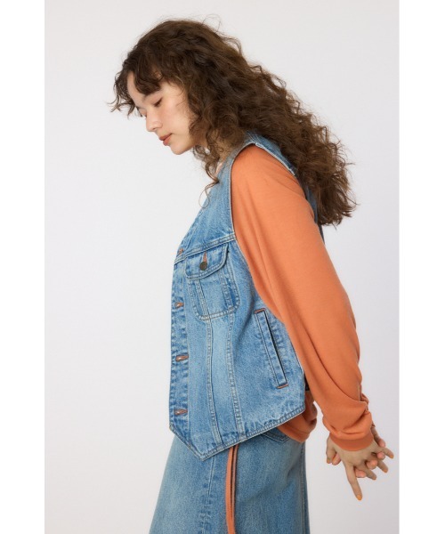 RODEO CROWNS WIDE BOWL（ロデオクラウンズワイドボウル）の「V CUT デニムベスト（ベスト・レディース・ブルー/ブラウン・FREE）」の5枚目の写真