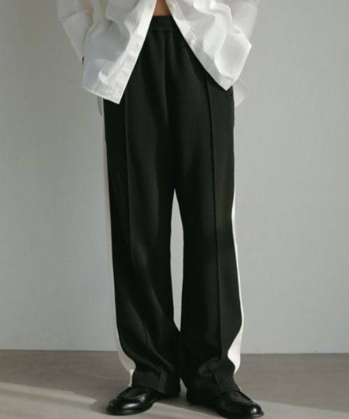 ETRE TOKYO（エトレトウキョウ）の「ブークレサイドラインパンツ