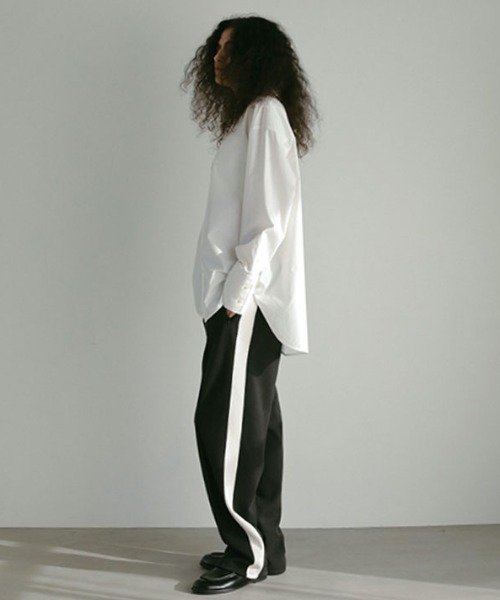 ETRE TOKYO（エトレトウキョウ）の「ブークレサイドラインパンツ