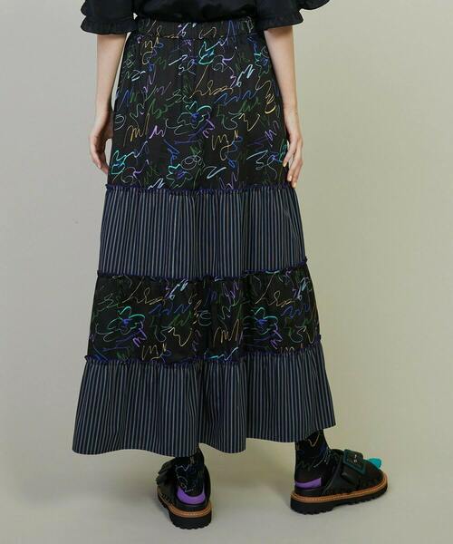 FRAPBOIS（フラボア）の「グラッフィー ティアードスカート（スカート・レディース・ブルー/ブラック・0/1）」の4枚目の写真