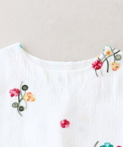 sanpo kuschel(サンポクシェル)の「ポップカラーの花刺繍トップス(シャツ/ブラウス・レディース・ホワイト・FREE)」の18枚目の写真