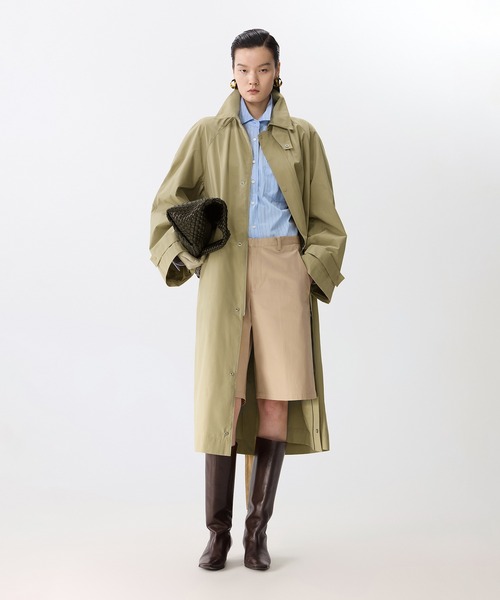 JNBY(ジェーエヌビーワイ)の「Airflow Relax Trench / リラックストレンチコート(トレンチコート・レディース・ベージュ/ブラック・36)」の2枚目の写真