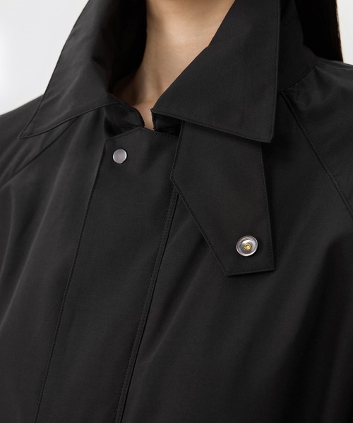 JNBY(ジェーエヌビーワイ)の「Airflow Relax Trench / リラックストレンチコート(トレンチコート・レディース・ベージュ/ブラック・36)」の8枚目の写真