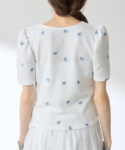 &. NOSTALGIA(アンドドットノスタルジア)の「【ZOZO限定】フラワー刺繍ふくれジャガードシャーリングトップス(Tシャツ/カットソー・レディース・ブラック/オフホワイト・M)」の19枚目の写真