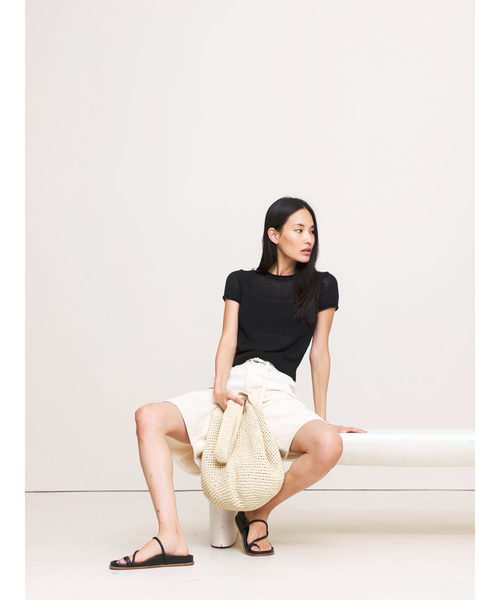 Banana Republic(バナナリパブリック)の「フィッティド リネン ショートスリーブ セーター(ニット/セーター・レディース・アイボリー/ブラック・XS/L/S/M)」の10枚目の写真