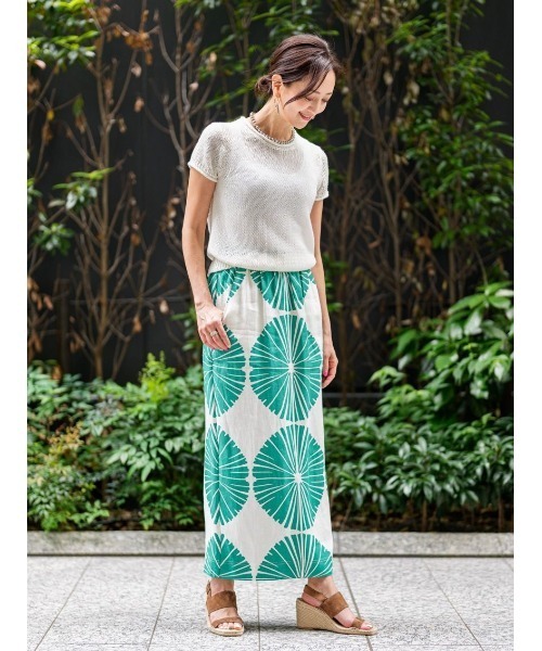 Banana Republic(バナナリパブリック)の「フィッティド リネン ショートスリーブ セーター(ニット/セーター・レディース・アイボリー/ブラック・XS/L/S/M)」の3枚目の写真