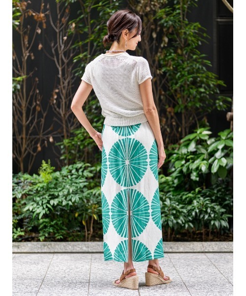 Banana Republic(バナナリパブリック)の「フィッティド リネン ショートスリーブ セーター(ニット/セーター・レディース・アイボリー/ブラック・XS/L/S/M)」の4枚目の写真