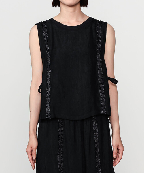 Bshop（ビショップ）の「eunoia | フリルラインベスト WOMEN（ベスト・レディース・ブラック・ONE）」の7枚目の写真