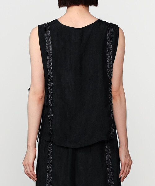 Bshop（ビショップ）の「eunoia | フリルラインベスト WOMEN（ベスト・レディース・ブラック・ONE）」の9枚目の写真