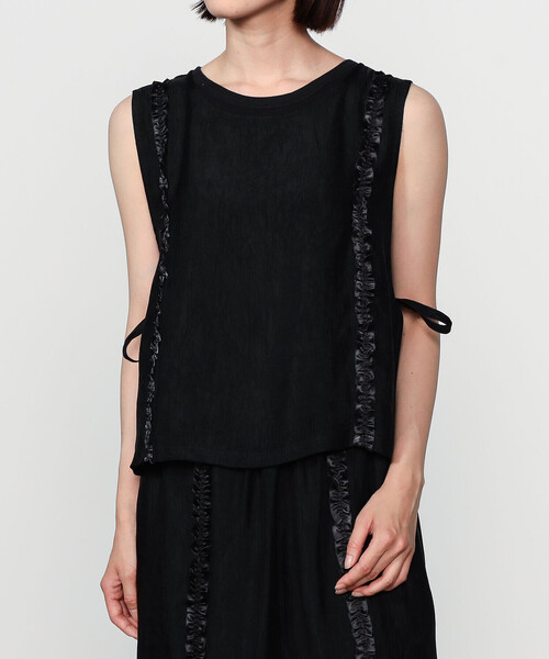 Bshop（ビショップ）の「eunoia | フリルラインベスト WOMEN（ベスト・レディース・ブラック・ONE）」の6枚目の写真