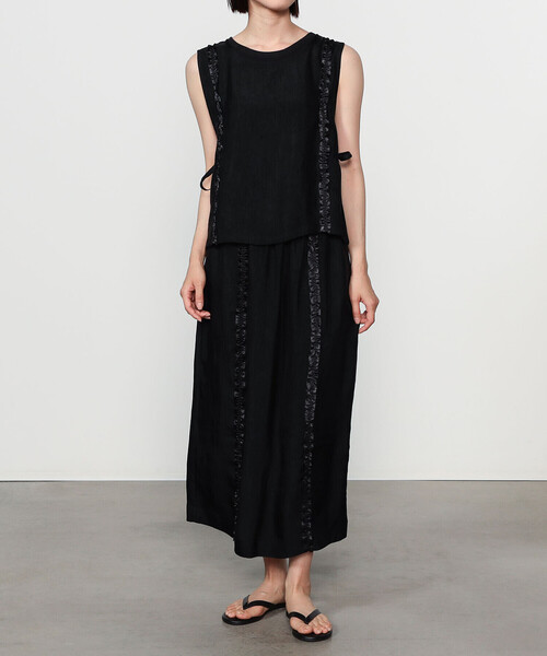 Bshop（ビショップ）の「eunoia | フリルラインベスト WOMEN（ベスト・レディース・ブラック・ONE）」の5枚目の写真