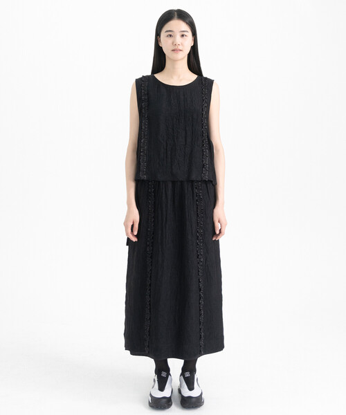 Bshop（ビショップ）の「eunoia | フリルラインベスト WOMEN（ベスト・レディース・ブラック・ONE）」の4枚目の写真