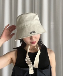Ameri（アメリ）の「NEW ERA×Ameri LOGO TAPE BUCKET HAT（ハット