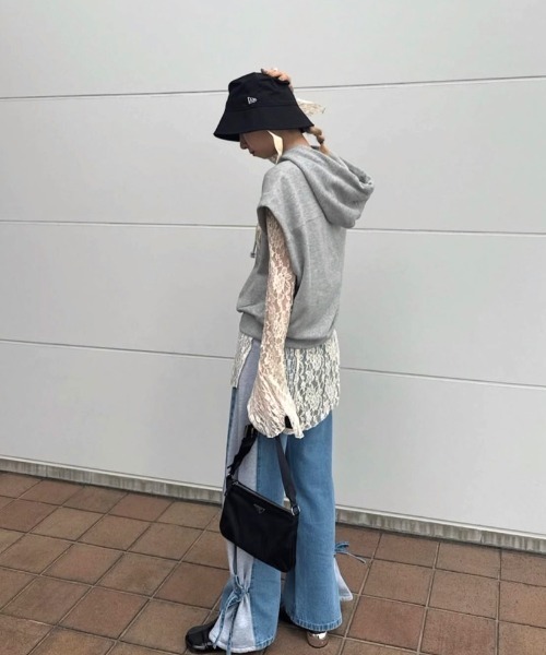 Ameri（アメリ）の「NEW ERA×Ameri LOGO TAPE BUCKET HAT（ハット