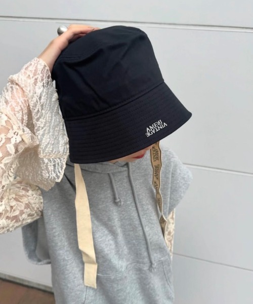 NEW ERA×Ameri LOGO TAPE BUCKET HAT Ameri（アメリ）の「NEW ERA×Ameri LOGO TAPE BUCKET HAT（ハット