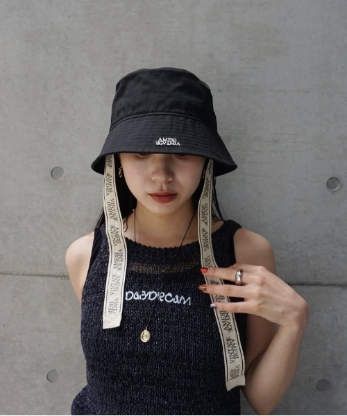 Ameri（アメリ）の「NEW ERA×Ameri LOGO TAPE BUCKET HAT（ハット
