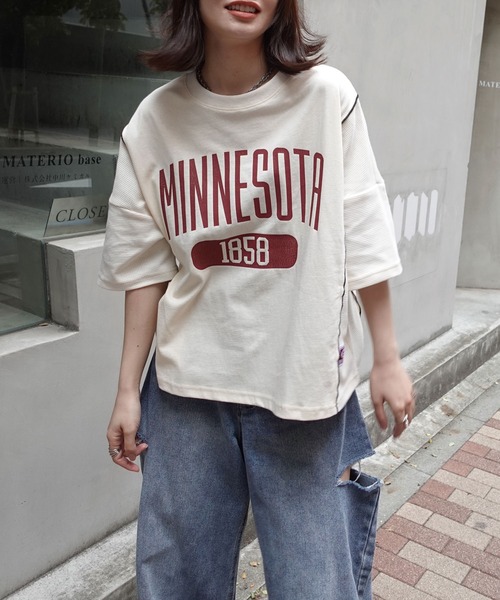 CORNERS(コーナーズ)の「ワッフル切り替えカレッジロゴTシャツ(Tシャツ/カットソー・レディース・ネイビー/アイボリー/チャコール・FREE)」の2枚目の写真