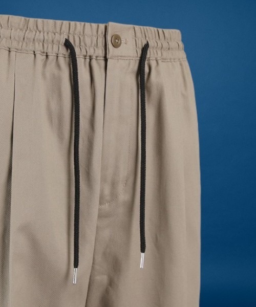 unrelaxing（アンリラクシング）の「ドローストリングチノパンツ（チノパンツ・メンズ・グレー・マルチサイズ）」の3枚目の写真