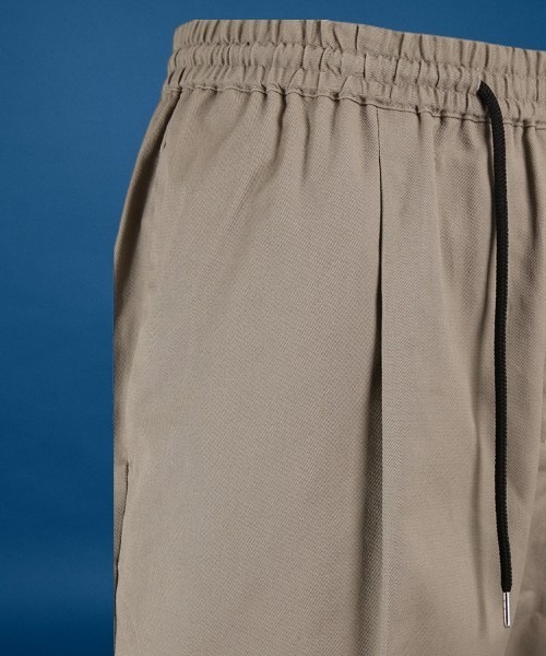 unrelaxing（アンリラクシング）の「ドローストリングチノパンツ（チノパンツ・メンズ・グレー・マルチサイズ）」の5枚目の写真