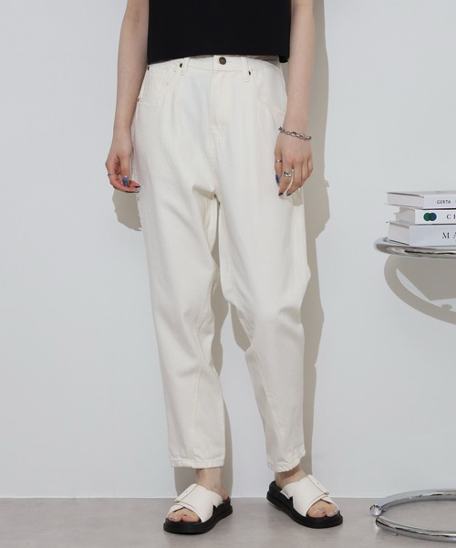 atONE(アットワン)の「サルエルデニムパンツ(その他パンツ・レディース・ホワイト/ネイビー/ワンウォッシュ/ブルー・M/S/LL/L/4L/3L)」の2枚目の写真
