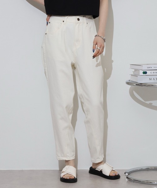 atONE(アットワン)の「サルエルデニムパンツ(その他パンツ・レディース・ホワイト/ネイビー/ワンウォッシュ/ブルー・M/S/LL/L/4L/3L)」の5枚目の写真