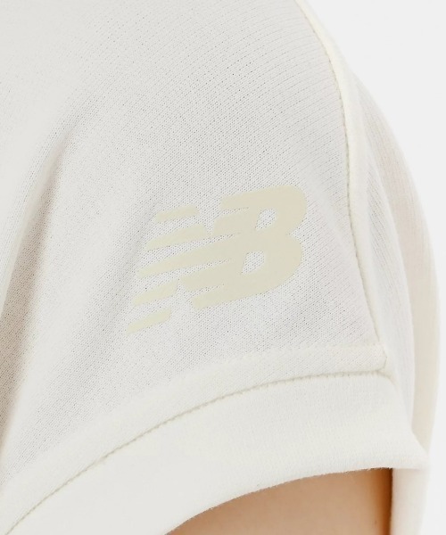 NEW BALANCE(ニューバランス)の「New Balance French Sleeve Crew Pullover(ニューバランス フレンチ スリーブ クルー プルオーバー)(Tシャツ/カットソー・レディース・ブラック/ホワイト系/グリーン系/オレンジ系/ブルー系・SMALL/MEDIUM/LARGE)」の9枚目の写真