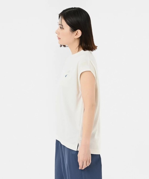 NEW BALANCE(ニューバランス)の「New Balance French Sleeve Crew Pullover(ニューバランス フレンチ スリーブ クルー プルオーバー)(Tシャツ/カットソー・レディース・ブラック/ホワイト系/グリーン系/オレンジ系/ブルー系・SMALL/MEDIUM/LARGE)」の11枚目の写真
