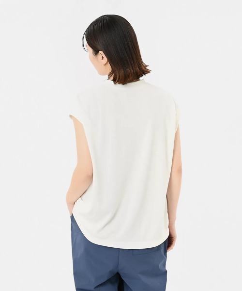 NEW BALANCE(ニューバランス)の「New Balance French Sleeve Crew Pullover(ニューバランス フレンチ スリーブ クルー プルオーバー)(Tシャツ/カットソー・レディース・ブラック/ホワイト系/グリーン系/オレンジ系/ブルー系・SMALL/MEDIUM/LARGE)」の12枚目の写真