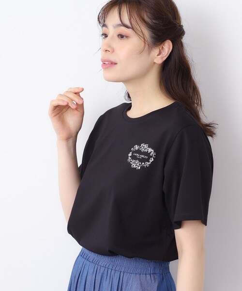 LAURA ASHLEY(ローラアシュレイ)の「【日本製】フローラルクラウン ロゴTシャツ(Tシャツ/カットソー・レディース・サックスブルー/ブラック/オフホワイト・40/38)」の7枚目の写真