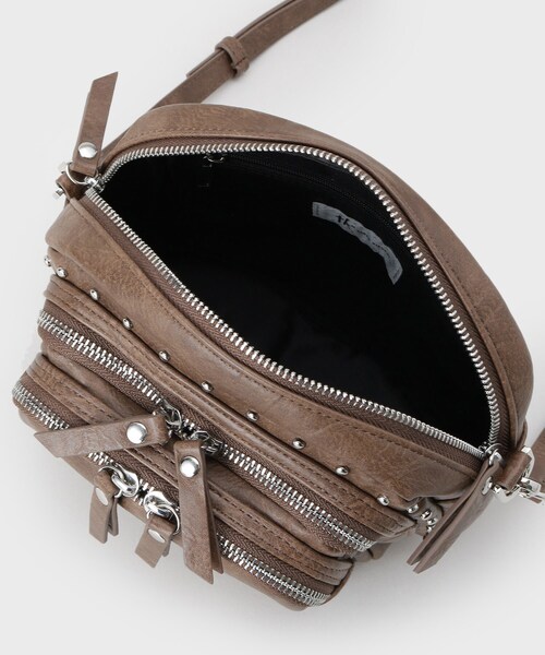 tk.TAKEO KIKUCHI（ティーケータケオキクチ）の「【スタッズシリーズ】ショルダーバッグ（ショルダーバッグ・メンズ・ブラック/ブラウン系・00）」の16枚目の写真