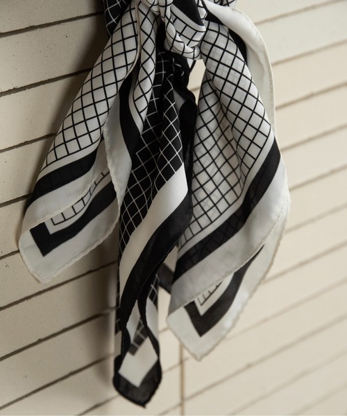 lawgy(ラウジー)の「square pattern accent line scarf / スクエアパターンアクセントラインスカーフ(バンダナ/スカーフ・レディース・ホワイト×ブラウン/ブラック×ホワイト/ホワイト×ブラック・FREE)」の12枚目の写真