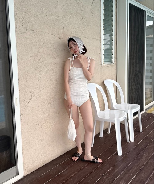 lawgy(ラウジー)の「square pattern accent line scarf / スクエアパターンアクセントラインスカーフ(バンダナ/スカーフ・レディース・ホワイト×ブラウン/ブラック×ホワイト/ホワイト×ブラック・FREE)」の8枚目の写真