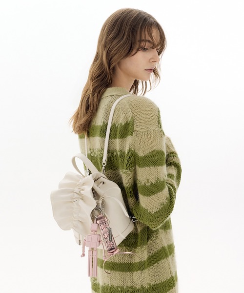 CHARLES & KEITH（チャールズ & キース）の「グロメット レースアップバッグチャーム（キーケース/キーアクセサリー・レディース・ピンク系その他/スミクロ/シルバー系その他・FREE）」の2枚目の写真