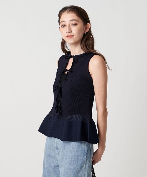 UNITED ARROWS(ユナイテッドアローズ)の「シアー リボン 2WAY ベスト ウォッシャブル(ニット/セーター・レディース・ネイビー/ブラック・FREE)」の2枚目の写真