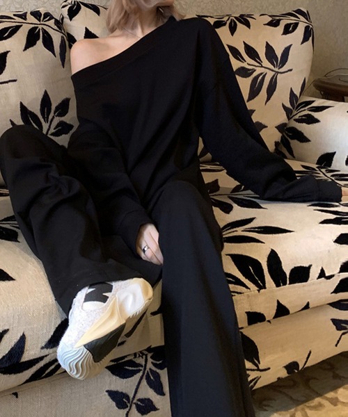 meJane（ミージェーン）の「ワンショルダースウェットトップス×裾フレアスウェットパンツ（セットアップ・レディース・ブラック/ブラウン・L/M）」の2枚目の写真