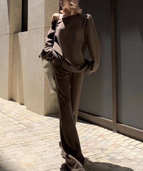 meJane（ミージェーン）の「ワンショルダースウェットトップス×裾フレアスウェットパンツ（セットアップ・レディース・ブラック/ブラウン・L/M）」の15枚目の写真