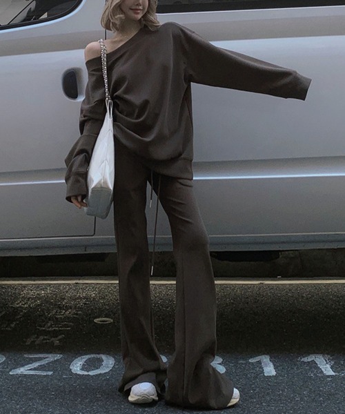 meJane（ミージェーン）の「ワンショルダースウェットトップス×裾フレアスウェットパンツ（セットアップ・レディース・ブラック/ブラウン・L/M）」の19枚目の写真