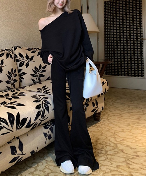 meJane（ミージェーン）の「ワンショルダースウェットトップス×裾フレアスウェットパンツ（セットアップ・レディース・ブラック/ブラウン・L/M）」の3枚目の写真