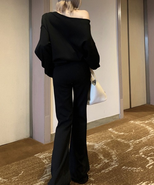 meJane（ミージェーン）の「ワンショルダースウェットトップス×裾フレアスウェットパンツ（セットアップ・レディース・ブラック/ブラウン・L/M）」の12枚目の写真